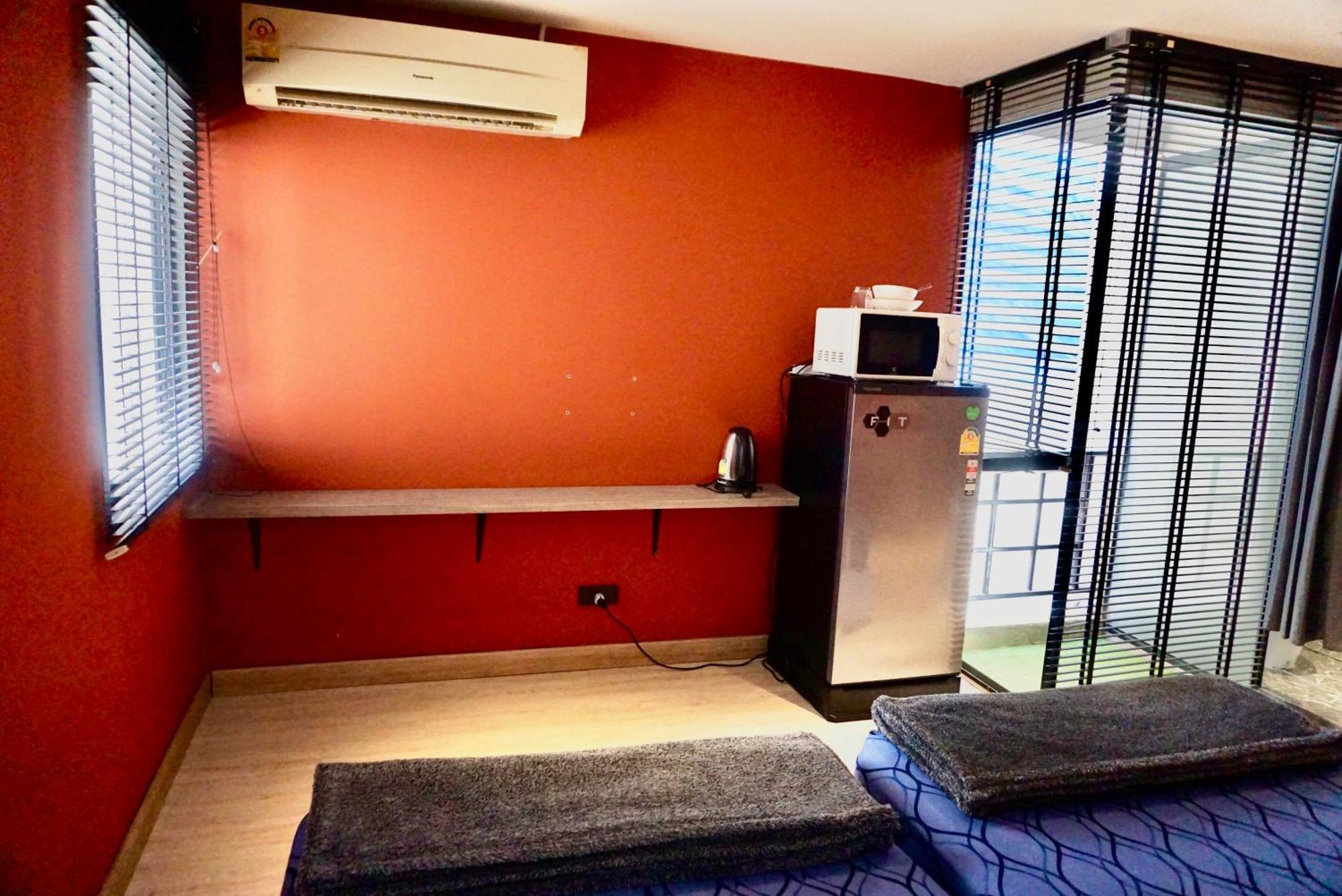 Silom Soi 3 Hash Hip And Funky With Rooftop View * Бангкок