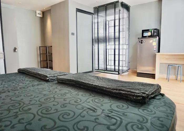 Silom Soi 3 Hash Apartment Hip And Funky With Rooftop View